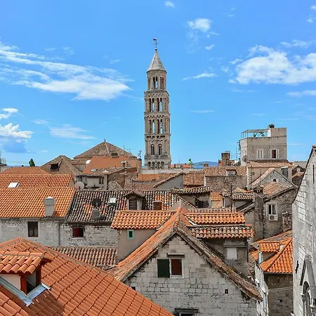 La Divine * Split